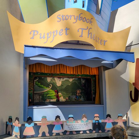 Puppet show at Children's Fairyland
