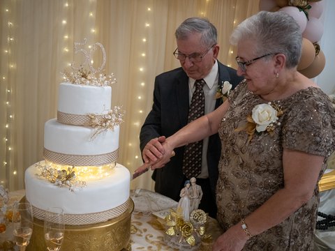 The Cardosos cutting the cake